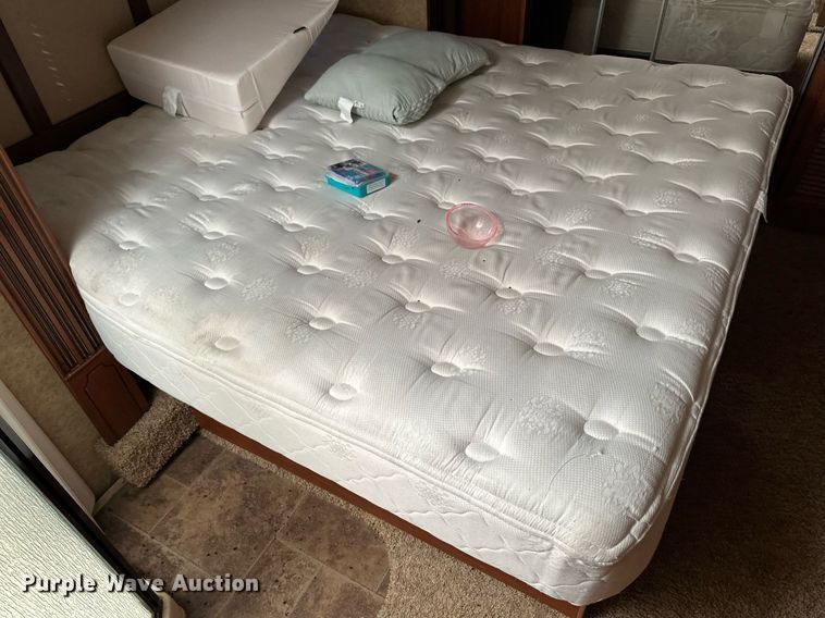 image for item DM2671 2011 Bighorn 3055 RL camper