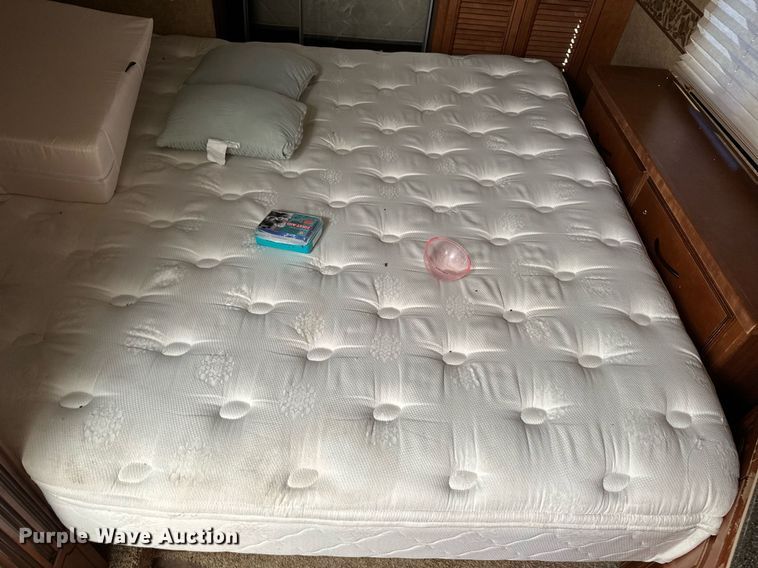 image for item DM2671 2011 Bighorn 3055 RL camper