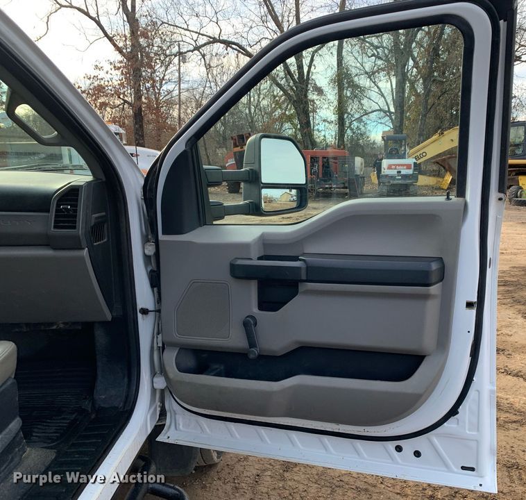 image for item DM7734 2018 Ford  F450 Super Duty XL Crew Cab utility / service truck