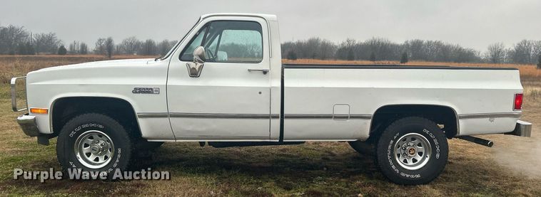 image for item DN0650 1986 GMC Sierra 1500 pickup truck