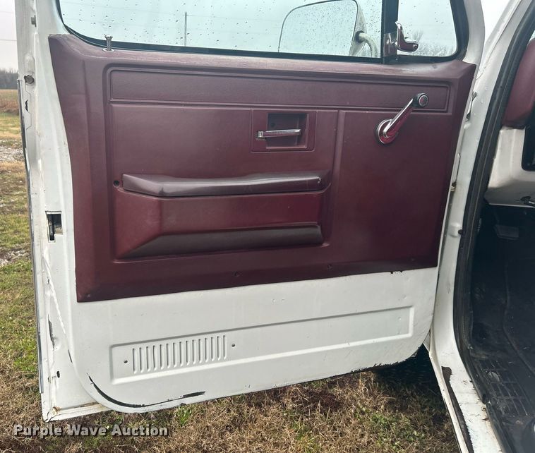 image for item DN0650 1986 GMC Sierra 1500 pickup truck