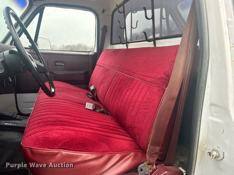 image for item DN0650 1986 GMC Sierra 1500 pickup truck