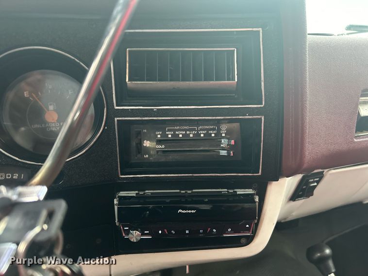 image for item DN0650 1986 GMC Sierra 1500 pickup truck