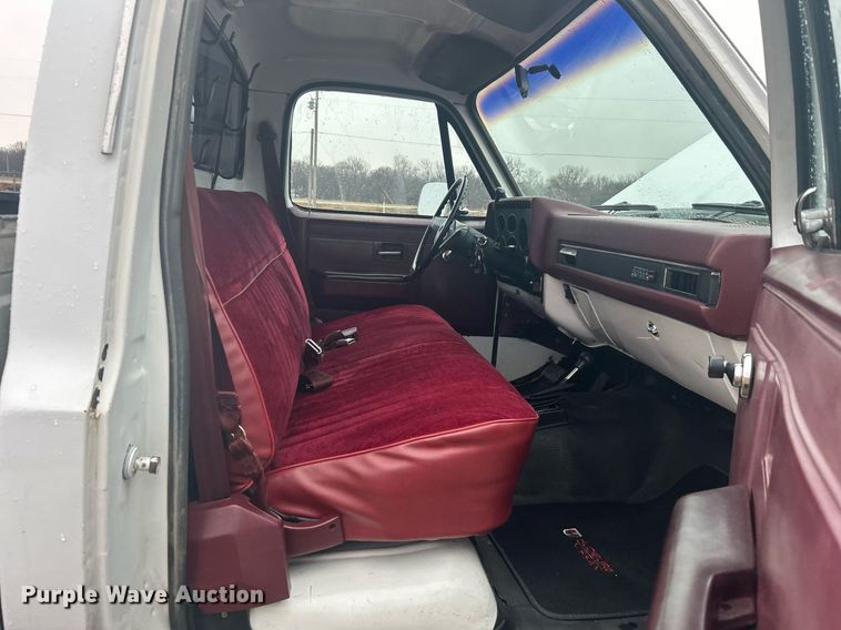 image for item DN0650 1986 GMC Sierra 1500 pickup truck