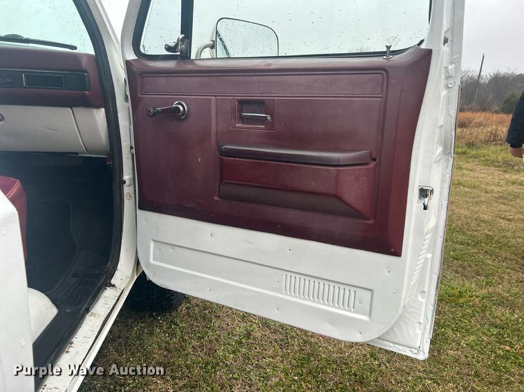 image for item DN0650 1986 GMC Sierra 1500 pickup truck