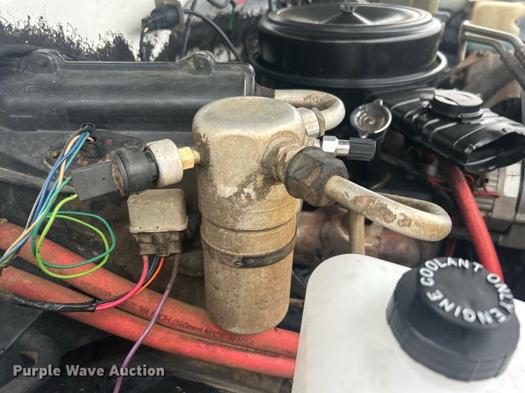 image for item DN0650 1986 GMC Sierra 1500 pickup truck