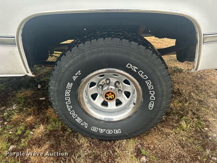 image for item DN0650 1986 GMC Sierra 1500 pickup truck