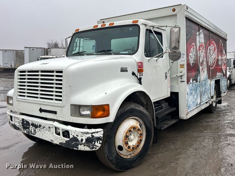 image for item DN0663 2001 International  4700  delivery truck