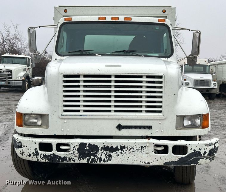 image for item DN0663 2001 International  4700  delivery truck