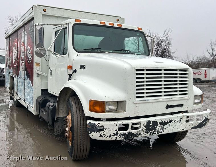 image for item DN0663 2001 International  4700  delivery truck