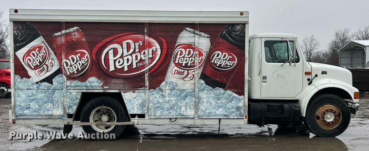 image for item DN0663 2001 International  4700  delivery truck