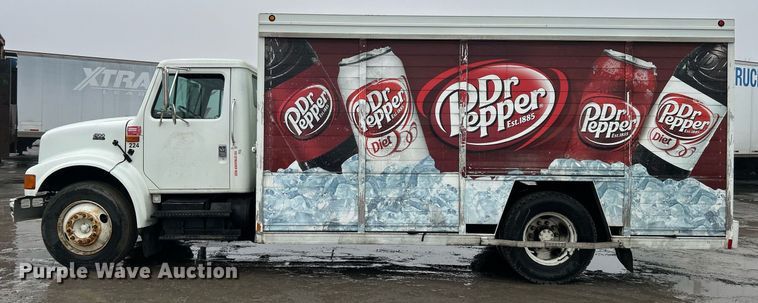 image for item DN0663 2001 International  4700  delivery truck