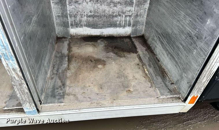 image for item DN0663 2001 International  4700  delivery truck