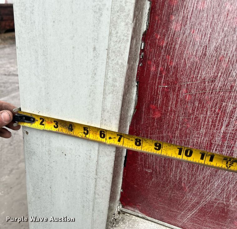 image for item DN0663 2001 International  4700  delivery truck