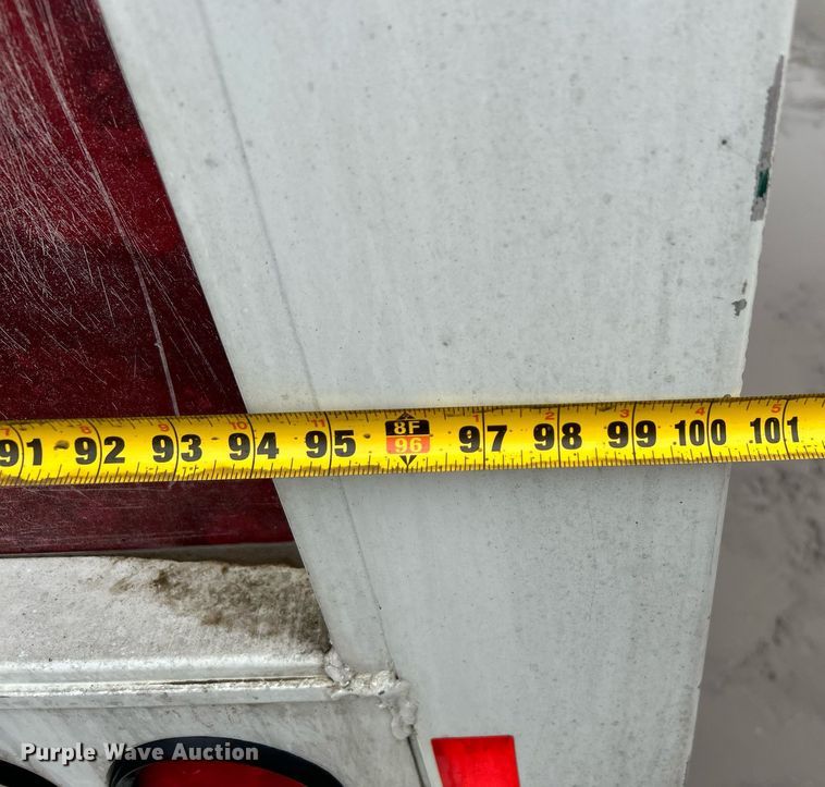 image for item DN0663 2001 International  4700  delivery truck