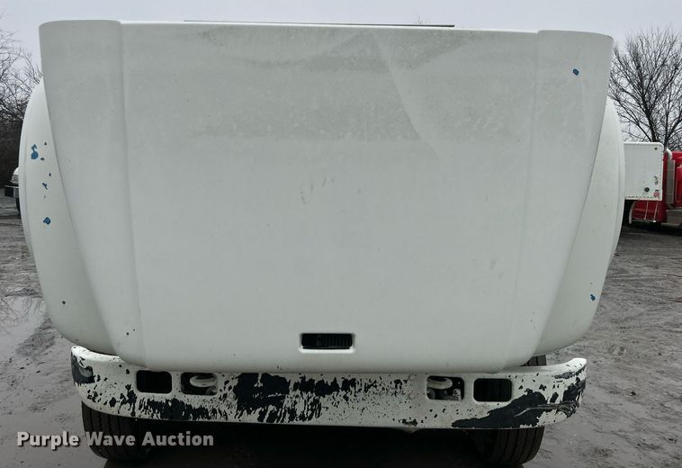 image for item DN0663 2001 International  4700  delivery truck