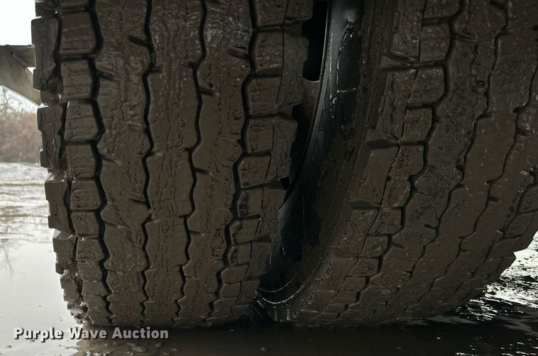 image for item DN0663 2001 International  4700  delivery truck