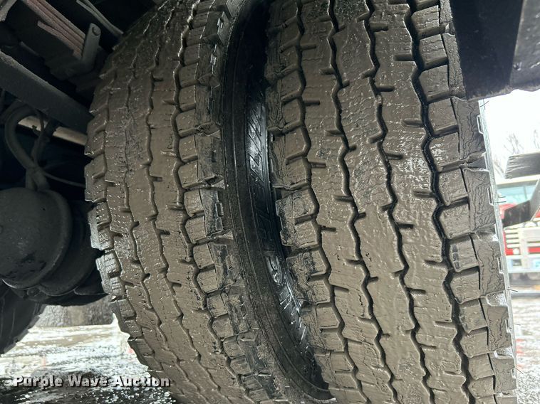 image for item DN0663 2001 International  4700  delivery truck