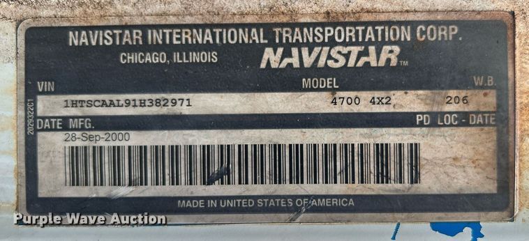 image for item DN0663 2001 International  4700  delivery truck