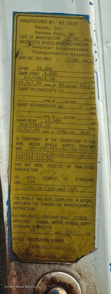 image for item DN0663 2001 International  4700  delivery truck