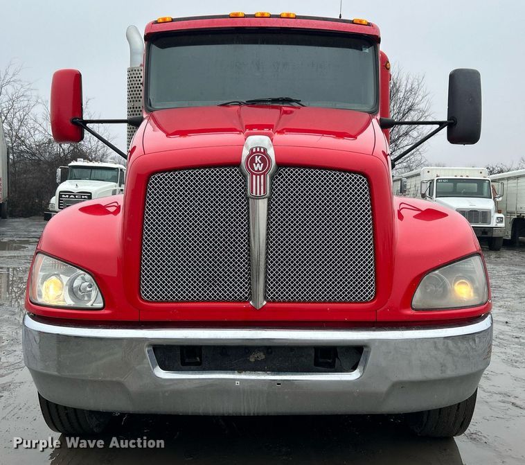 image for item DN0664 2013 Kenworth T370 delivery truck