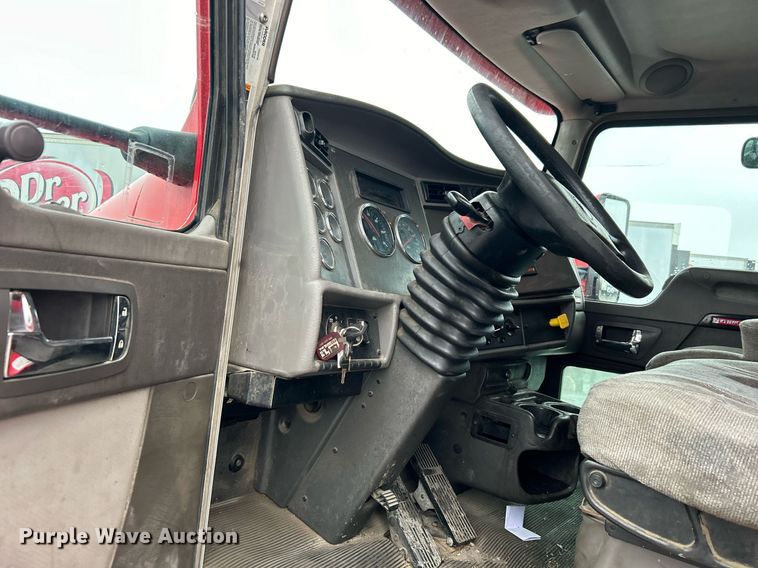 image for item DN0664 2013 Kenworth T370 delivery truck