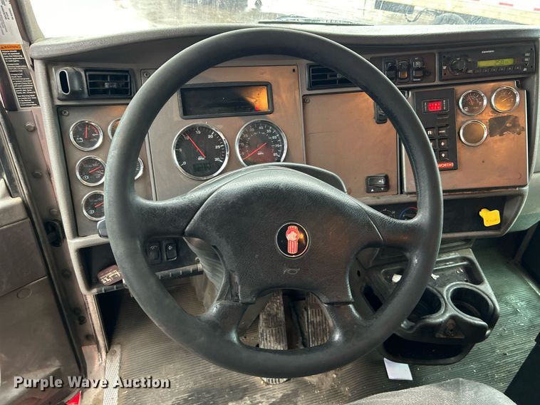 image for item DN0664 2013 Kenworth T370 delivery truck