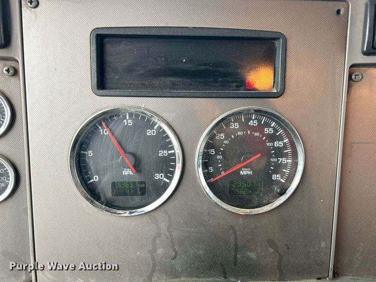 image for item DN0664 2013 Kenworth T370 delivery truck