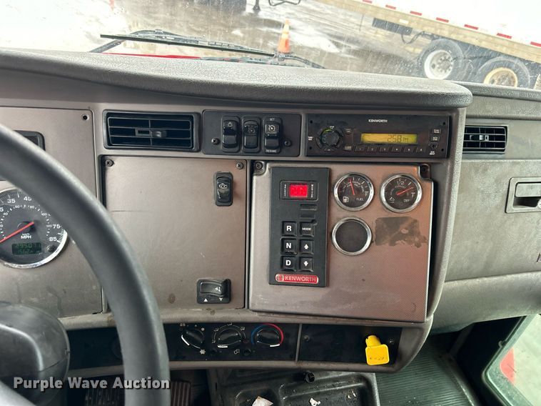 image for item DN0664 2013 Kenworth T370 delivery truck