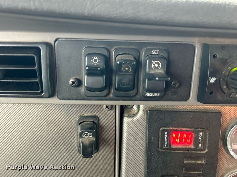 image for item DN0664 2013 Kenworth T370 delivery truck