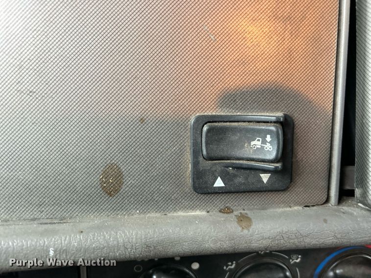 image for item DN0664 2013 Kenworth T370 delivery truck