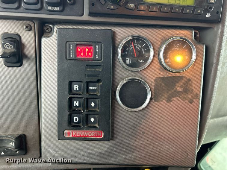 image for item DN0664 2013 Kenworth T370 delivery truck