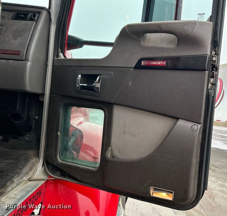 image for item DN0664 2013 Kenworth T370 delivery truck