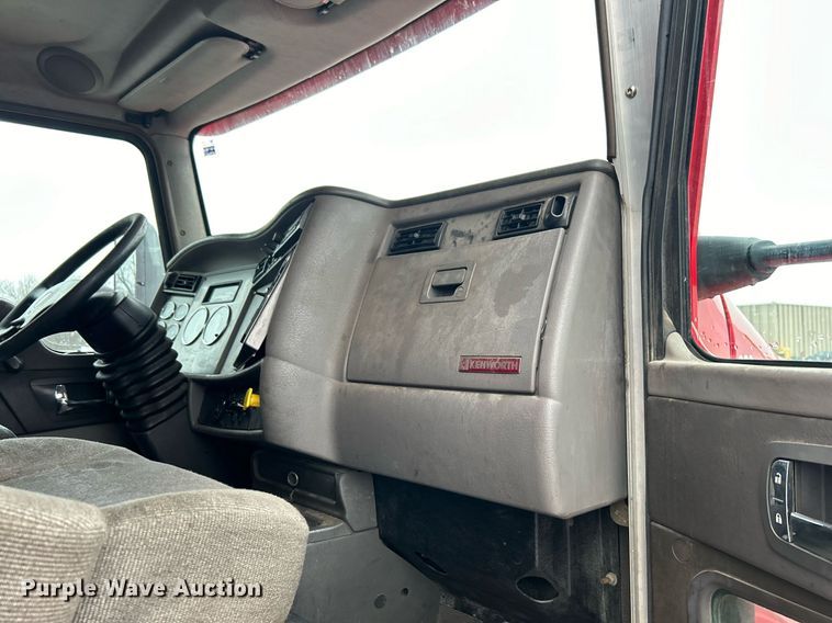 image for item DN0664 2013 Kenworth T370 delivery truck