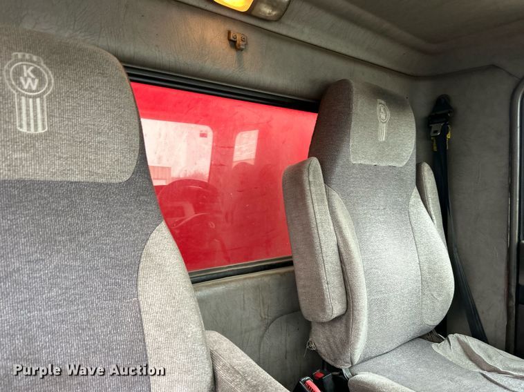 image for item DN0664 2013 Kenworth T370 delivery truck