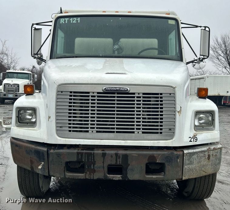 image for item DN0665 2003 Freightliner  Business Class M2 delivery truck