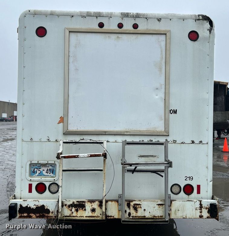 image for item DN0665 2003 Freightliner  Business Class M2 delivery truck