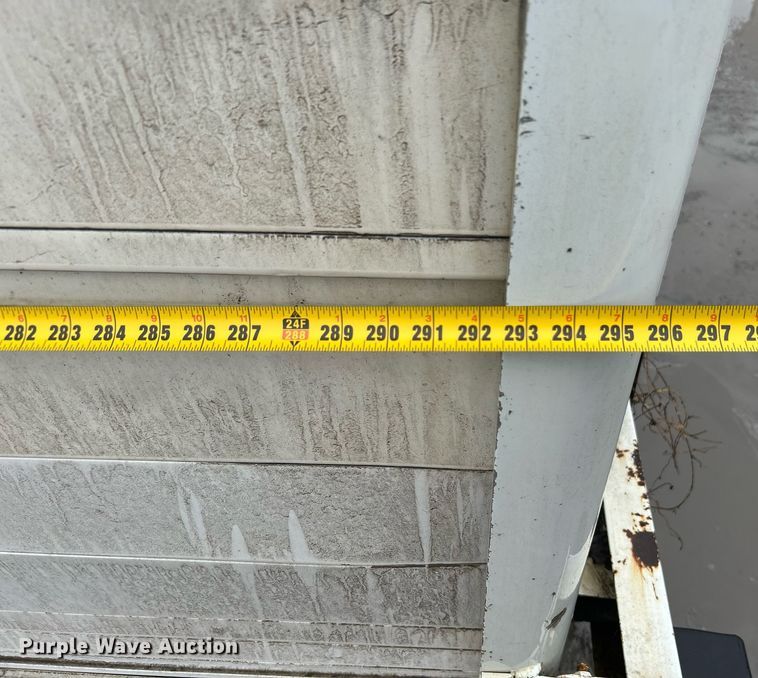 image for item DN0665 2003 Freightliner  Business Class M2 delivery truck