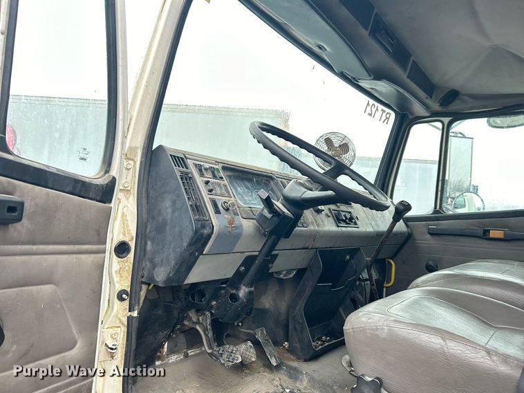 image for item DN0665 2003 Freightliner  Business Class M2 delivery truck