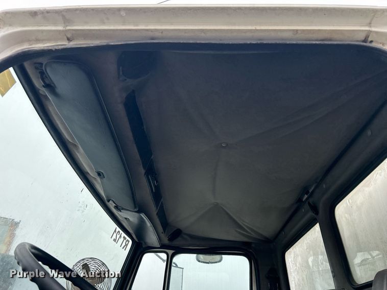 image for item DN0665 2003 Freightliner  Business Class M2 delivery truck