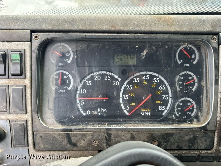 image for item DN0665 2003 Freightliner  Business Class M2 delivery truck