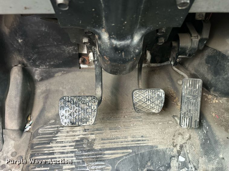 image for item DN0665 2003 Freightliner  Business Class M2 delivery truck