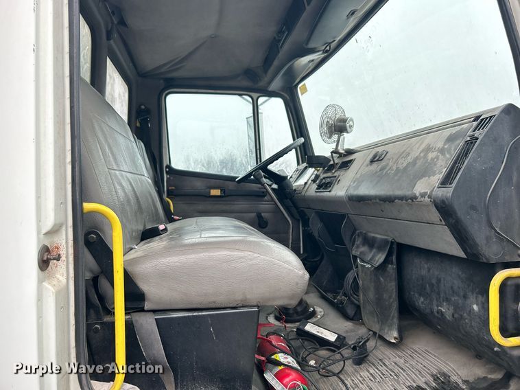 image for item DN0665 2003 Freightliner  Business Class M2 delivery truck