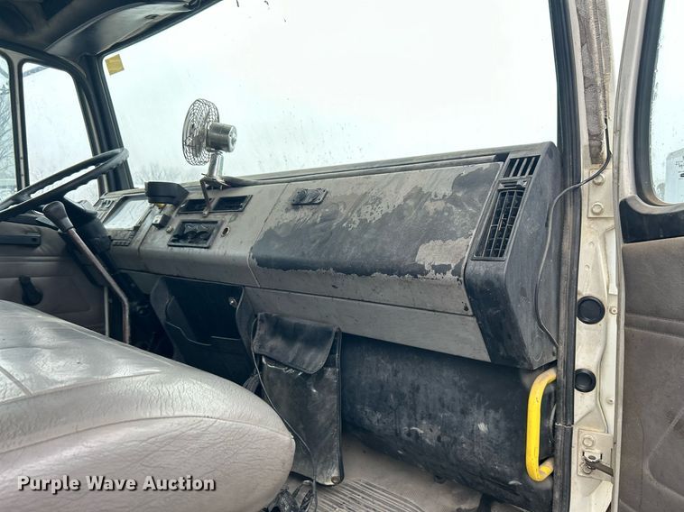 image for item DN0665 2003 Freightliner  Business Class M2 delivery truck