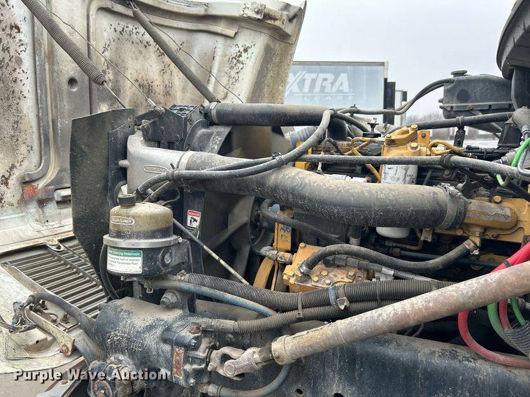 image for item DN0665 2003 Freightliner  Business Class M2 delivery truck