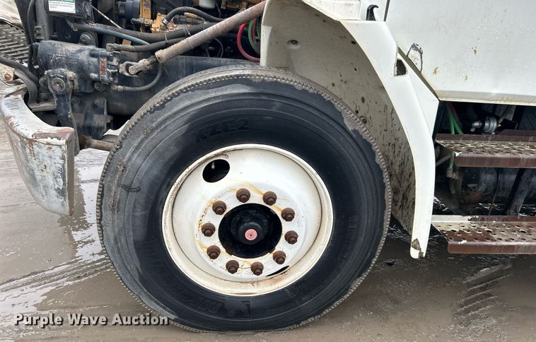 image for item DN0665 2003 Freightliner  Business Class M2 delivery truck