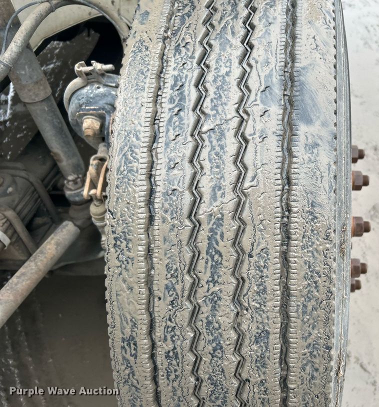 image for item DN0665 2003 Freightliner  Business Class M2 delivery truck