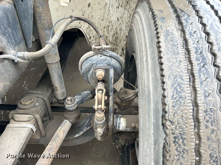 image for item DN0665 2003 Freightliner  Business Class M2 delivery truck