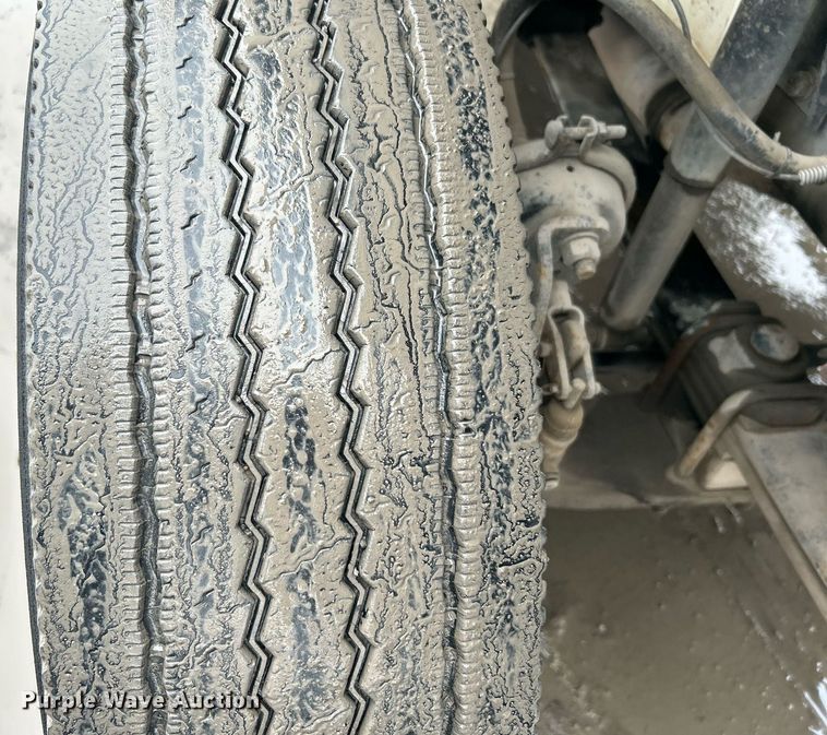 image for item DN0665 2003 Freightliner  Business Class M2 delivery truck