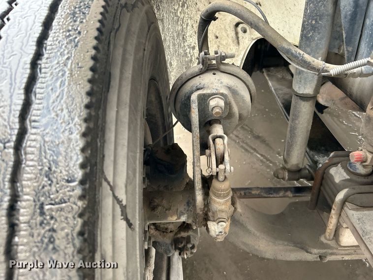 image for item DN0665 2003 Freightliner  Business Class M2 delivery truck